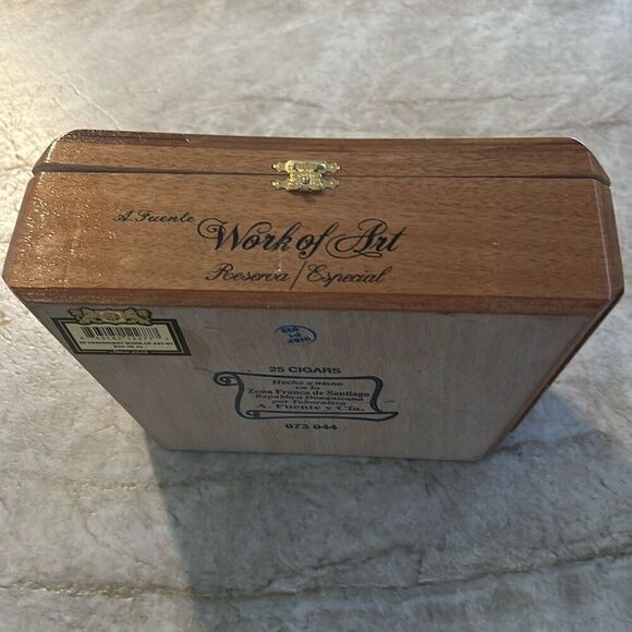Hemingway Wooden Cigar Box - Picture 8 of 8